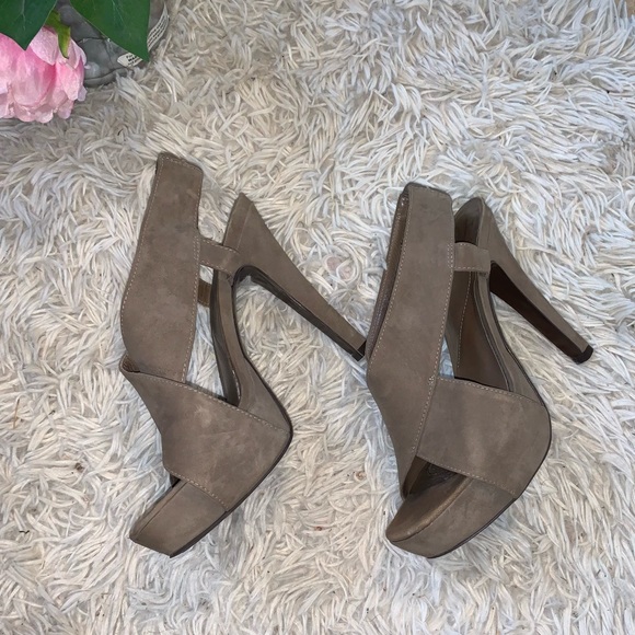 Diane von Furstenberg DVF crisscross suede heel sandals - Picture 6 of 17